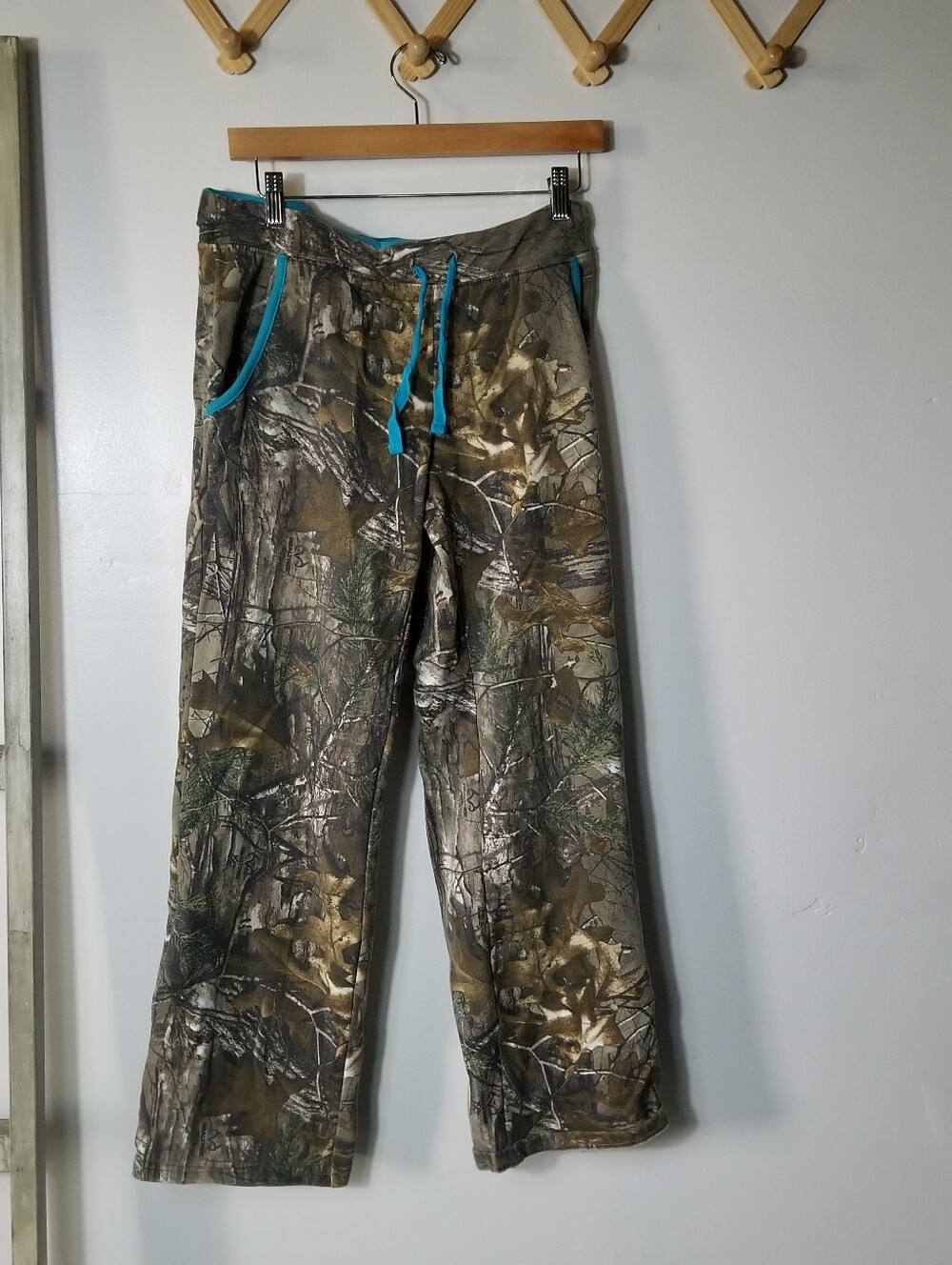 REALTREE WOMEN'S CAMOUFLAGE DRAWSTRING PANTS WITH TEAL SIZE MEDIUM
